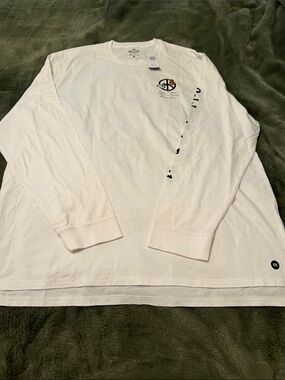 New Mens XXL HOLLISTER Long sleeve graphic tee.